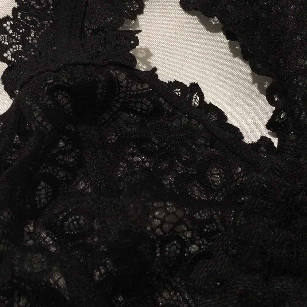 Laced Bra - Picture 5 of 6